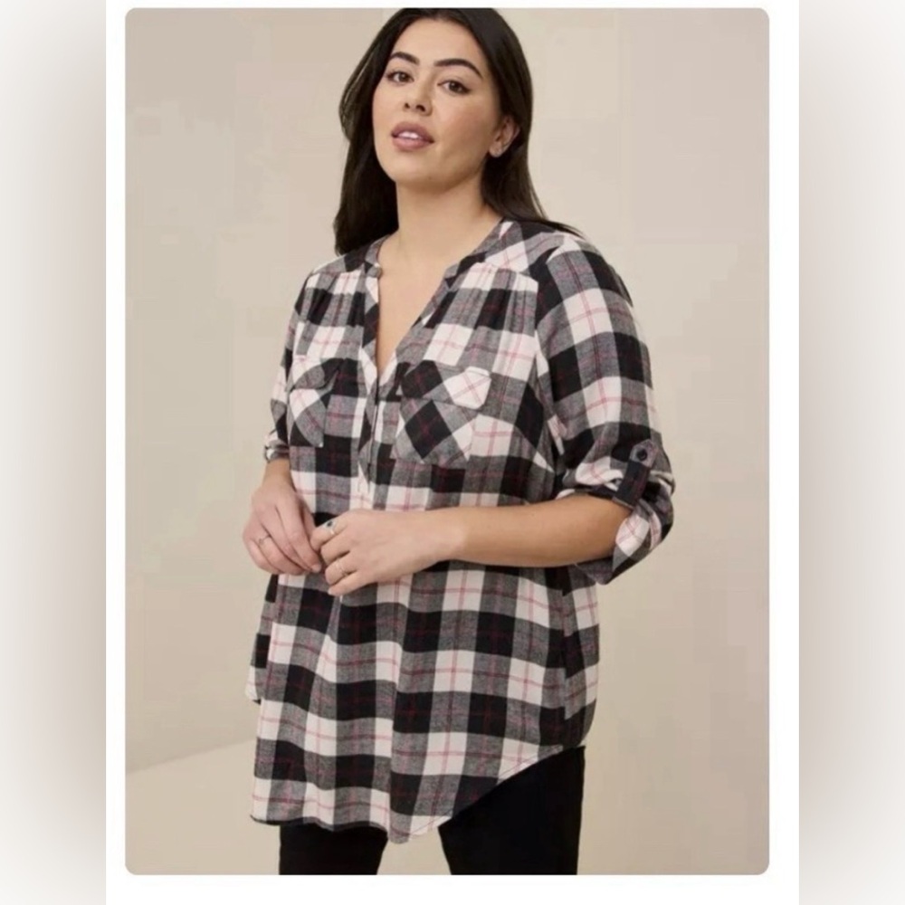 Torrid Harper Plaid Button-Down Shirt in Black and White